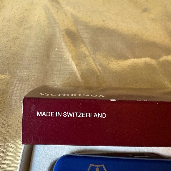 Victorinox Classic Blue Swiss Army Multi-Tool Pocket Knife - Picture 2 of 5